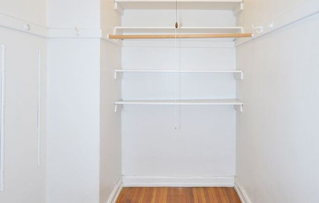 1 bed, 1 bath, 410 sqft, $1,005, Unit 24 - 326