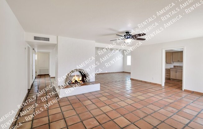 2076 E ALAMEDA DR