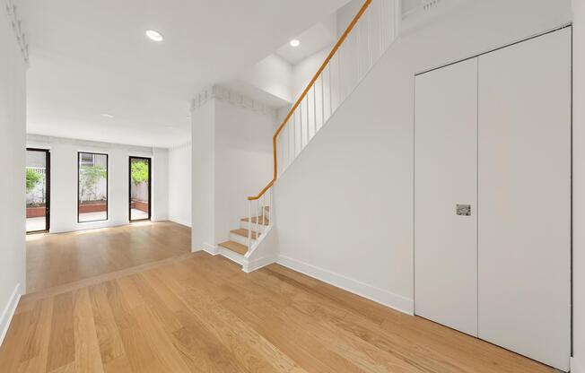 240 E 67 ST