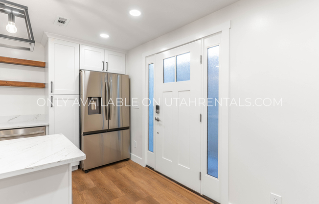 362 HILLSIDE CIR