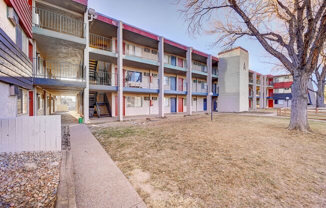 Oasis at Belmont - Beautiful Renovated Apartments
