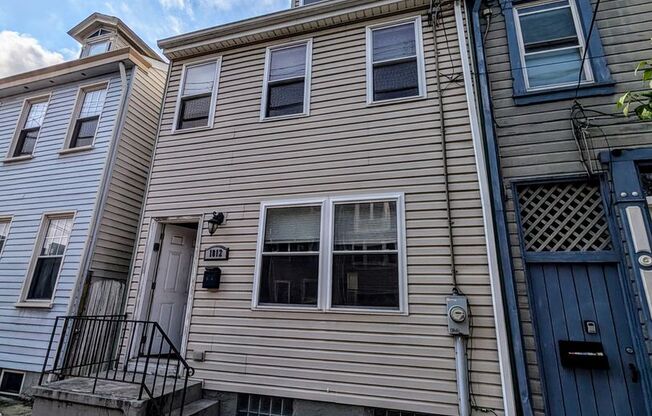 Southside Flats 3 bedroom! Central AC! Washer and Dryer Included! Available 8/21