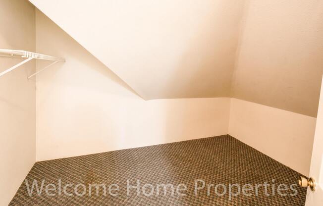 Spacious Attic Apartment Close to WWU