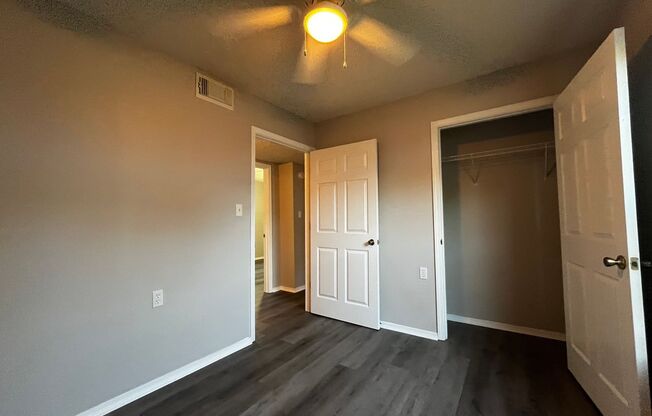 3 beds, 2 baths, $875, Unit I