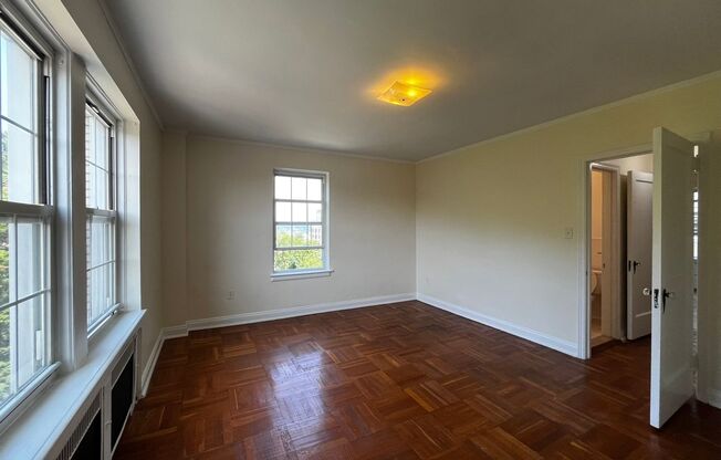 2 beds, 1 bath, 975 sqft, $2,055, Unit Royal York 802