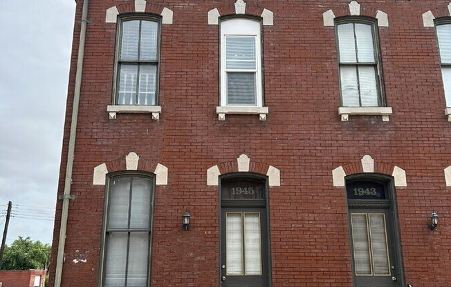 1945 BENTON ST