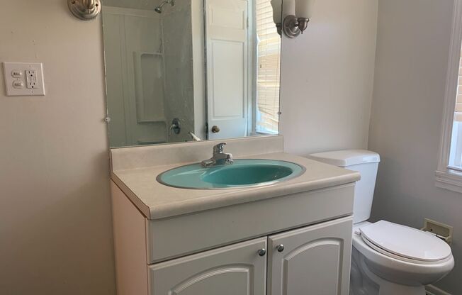 Charming 3 bedroom home in Carrick available September 1!