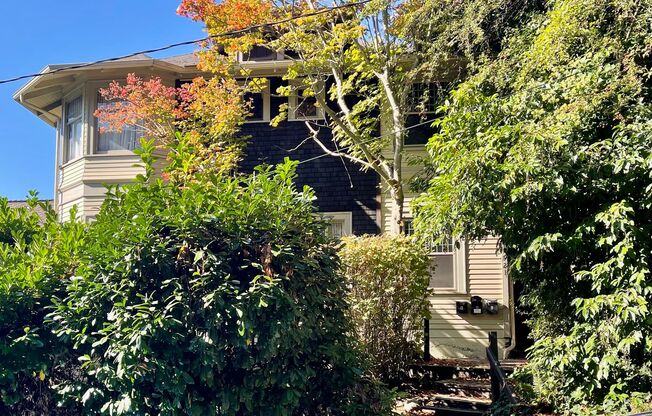 1921 Franklin Pl E