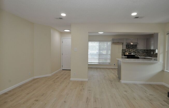 2 beds, 2 baths, $1,700, Unit # #B