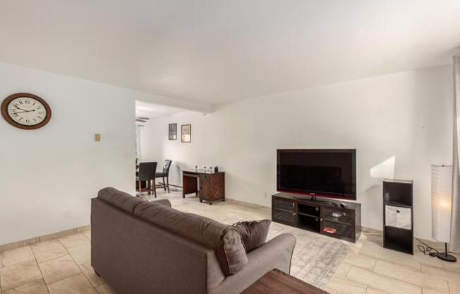 1631 E 13 ST