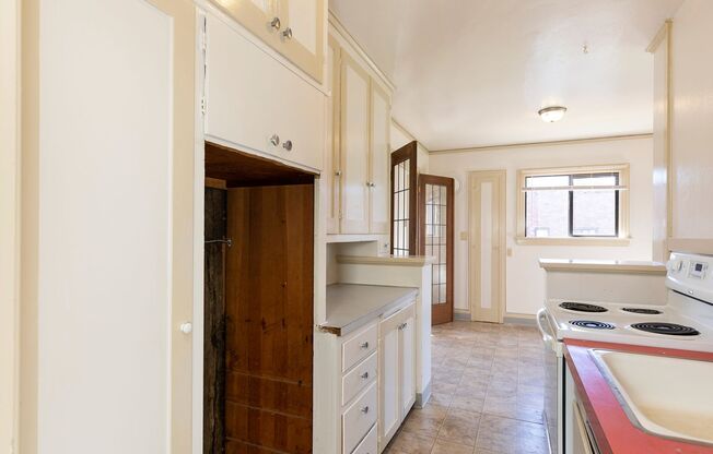 2 beds, 1.5 baths, 1,154 sqft, $2,290, Unit Mayfair - 28