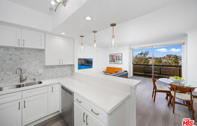 321 S San Vicente Blvd
