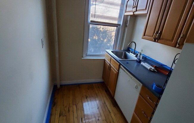 2 beds, 1 bath, $2,900, Unit 9