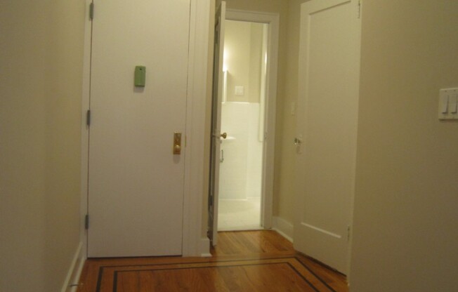 Studio, 1 bath, $3,000, Unit 2C