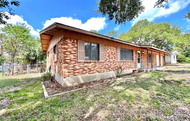 3 Bed, 2 Bath Home – Fully Equipped & Move-In Ready!