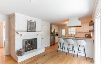 111 CRESTVIEW RD