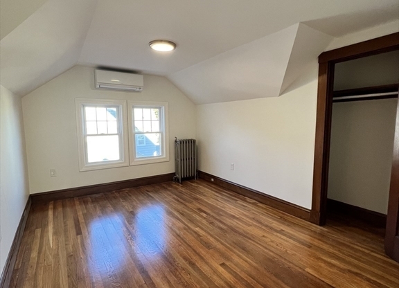 2 beds, 1 bath, $2,600, Unit 3