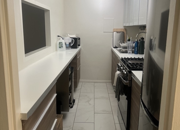 Studio, 1 bath, 630 sqft, $2,425, Unit 6F