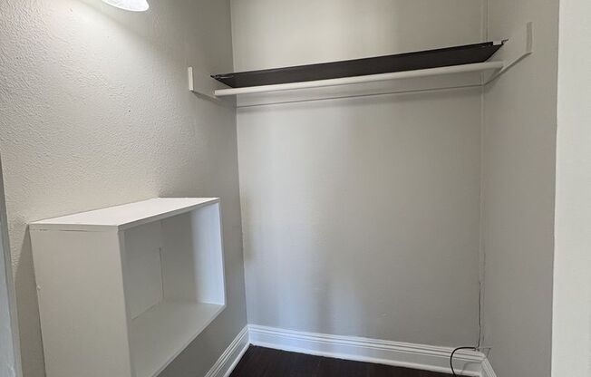 Studio, 1 bath, 400 sqft, $1,300, Unit Unit 404