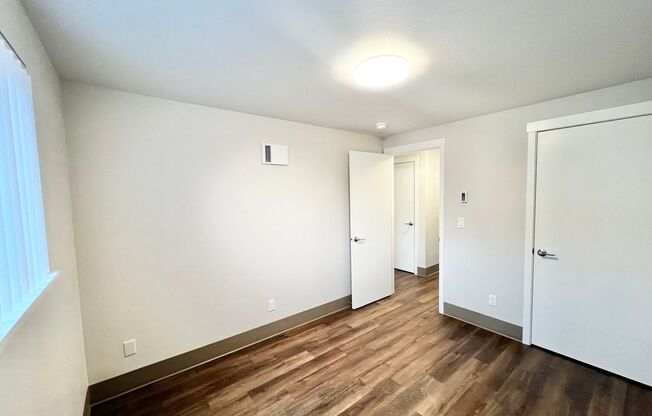 3 beds, 1 bath, 948 sqft, $1,605, Unit 06