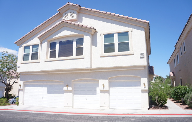 WONDERFUL 2 BEDROOM TOWNHOUSE IN GATED COMMUNITY!!