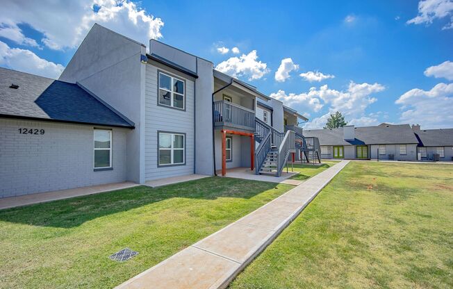 2 beds, 2 baths, 966 sqft, $899, Unit 405-D