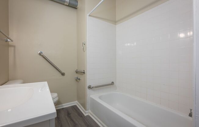 3 beds, 2 baths, $1,949, Unit Unit 1