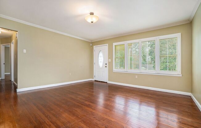 3 bdrm, 2 bath in Dearborn Park