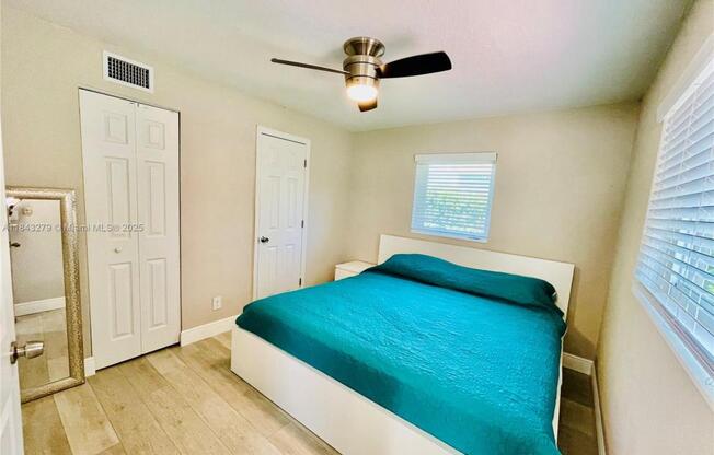 1002 S 27 AVE