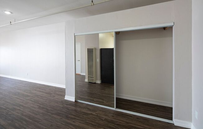 Studio, 1 bath, 800 sqft, $1,995, Unit 320