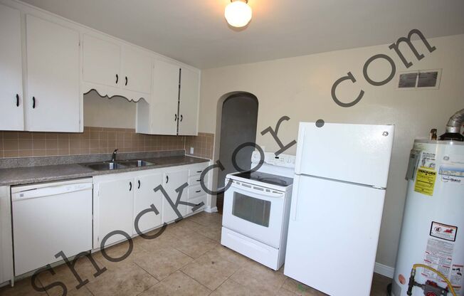 2 beds, 1 bath, 800 sqft, $1,640