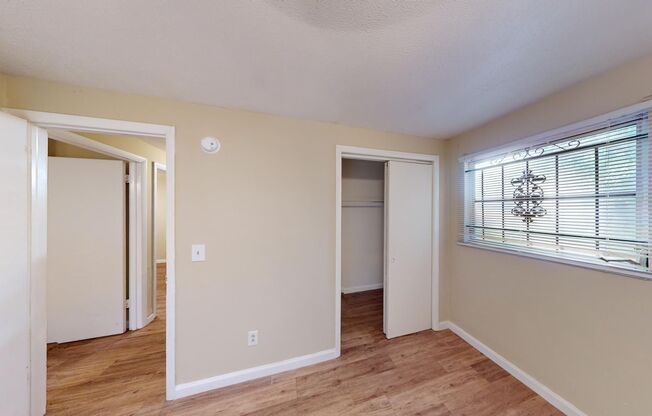 3 beds, 1 bath, $1,060