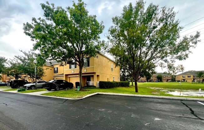 OVIEDO RENTAL- Inviting 2 story 3 bd 2.5 bath townhouse located in Hawthorne Glen - Move in July 3,2025!!