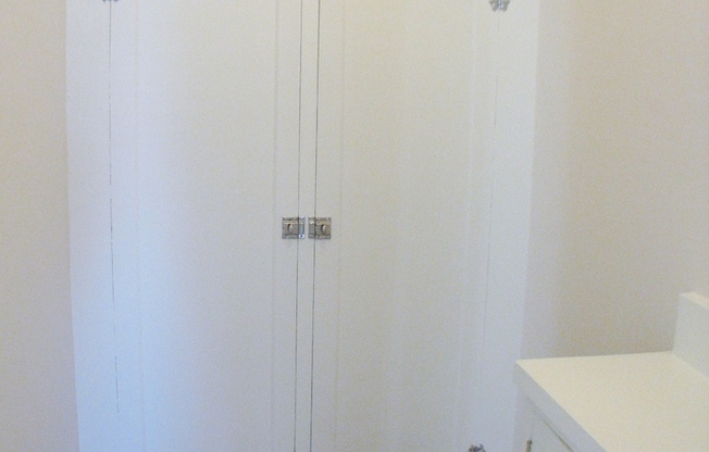 Studio, 1 bath, 380 sqft, $1,250