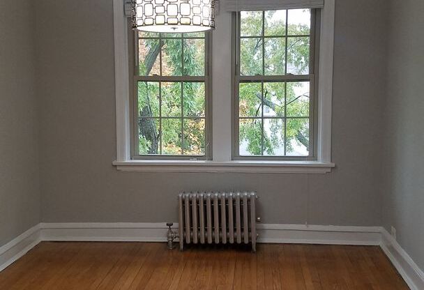 Recently Renovated East Rogers Park One Bedroom - Pets Welcome!