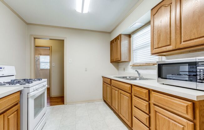 2 beds, 2 baths, $1,295