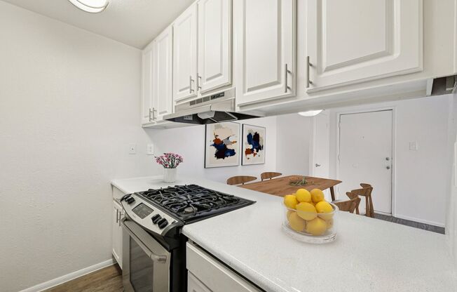 2 beds, 1 bath, 800 sqft, $1,249, Unit 68