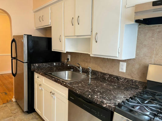 2 beds, 1 bath, $2,950