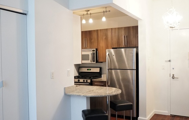 Studio, 1 bath, 367 sqft, $3,300, Unit 606