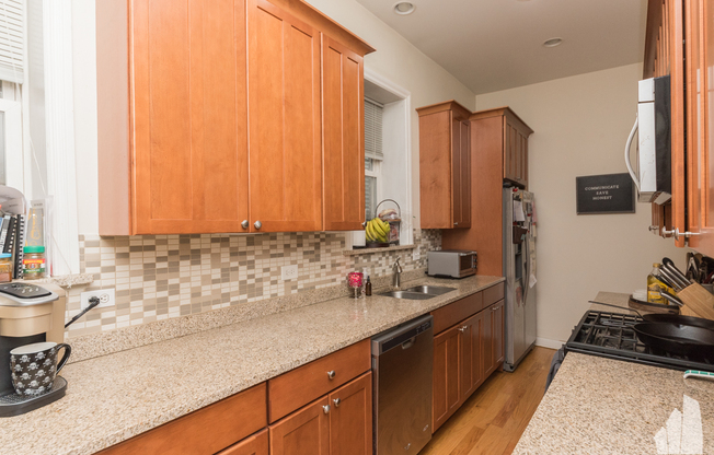 2702 W THOMAS