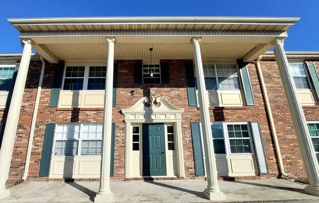 Beautiful 2 Bedroom, 1 Bathroom Condo in the Lake Bentley Shores Community of Lakeland