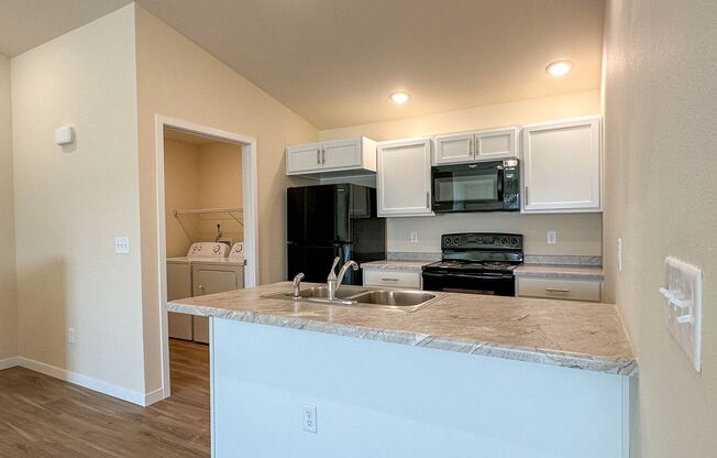 2 beds, 1 bath, 1,032 sqft, $1,350, Unit RO 10101-43