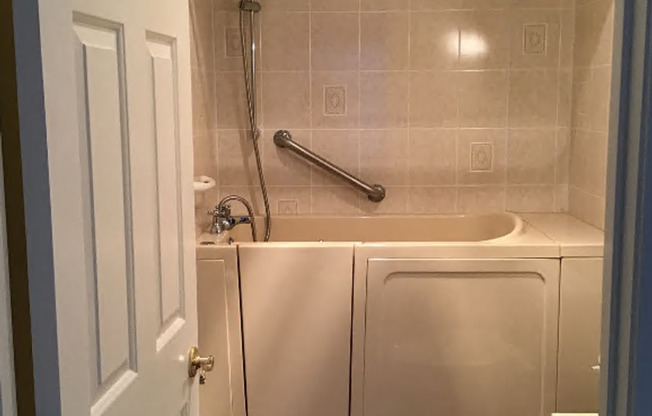 2 beds, 2 baths, $1,800