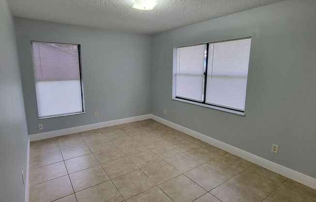 3 beds, 1 bath, $1,595