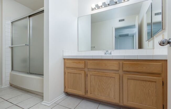 1 bed, 1 bath, $1,050, Unit Bldg 8
