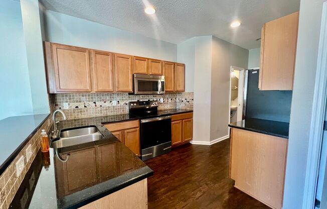 3 beds, 2.5 baths, $1,900, Unit UNIT A