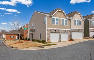 Beautiful 3 bedroom 2.5 bath End Unit Townhome In Adare Mews Community!