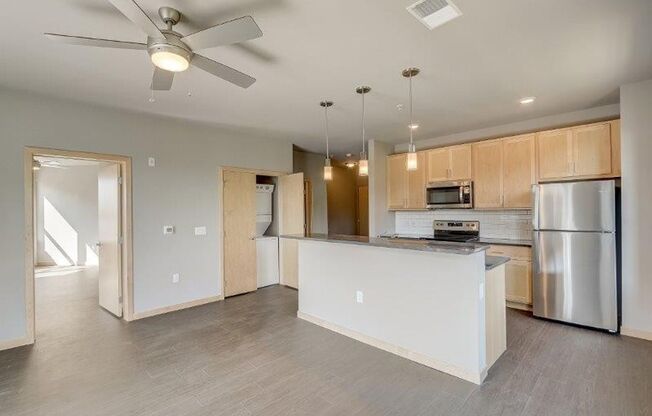 2 beds, 2 baths, 998 sqft, $2,625, Unit 301