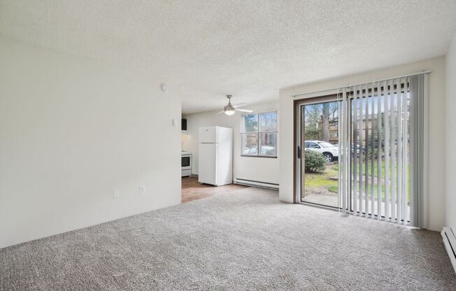 Studio, 1 bath, 425 sqft, $900, Unit S-06