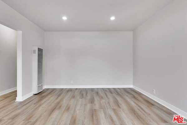 713 W 118 ST